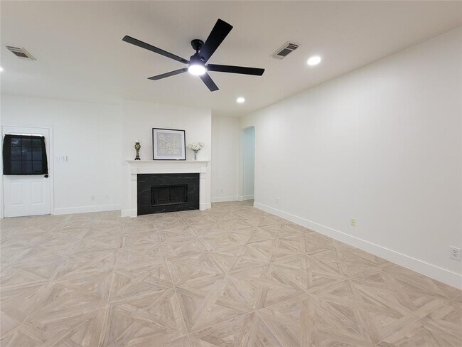 Building Photo - 218 Windrift Ct