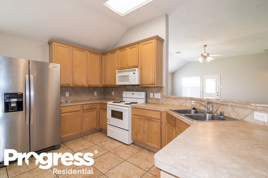 Building Photo - 16419 Great Ridge Ct