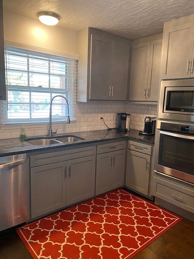 Building Photo - Executive Home in Wilemans Belle Isle