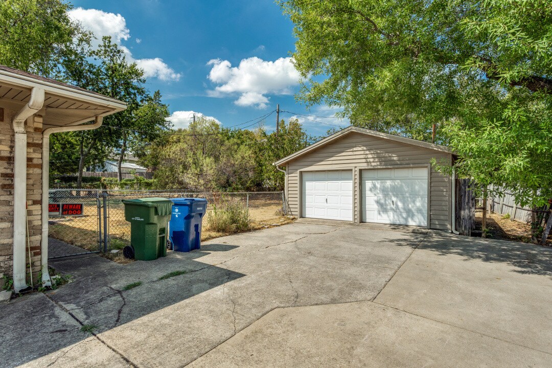Building Photo - 2705 Patricia Ln