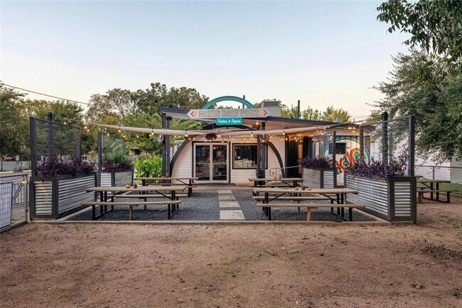 Building Photo - 2235 E 6th St