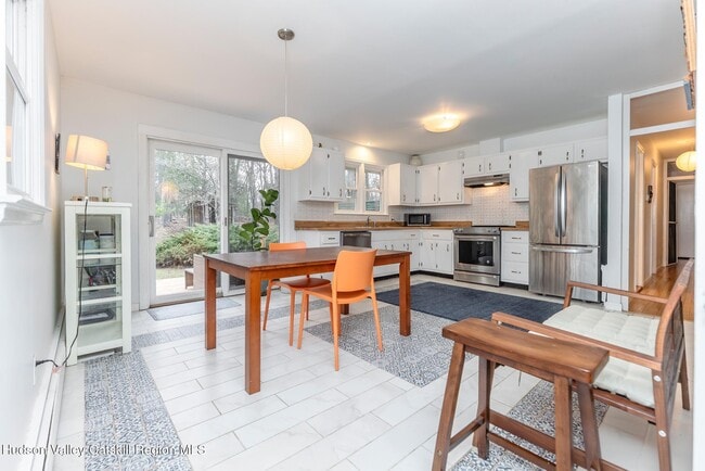 Building Photo - 15 Forestwood Dr