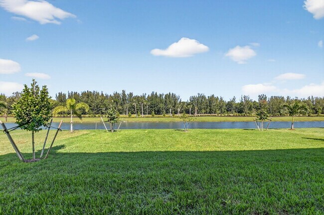 Building Photo - 15120 Wildwood Cir