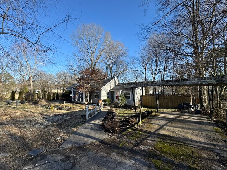 Carport & Walkway - 2406 Highland Dr