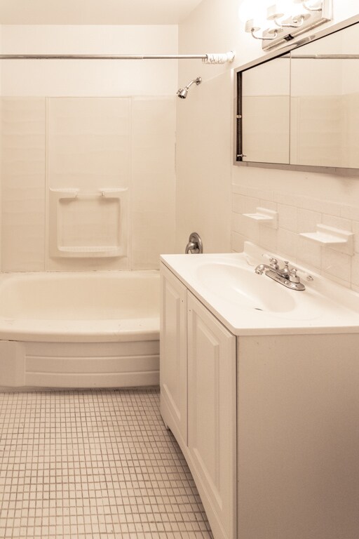 Building Photo - 140 Grove St