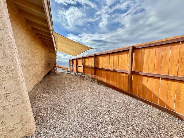 Building Photo - 3767 Kicking Horse Dr