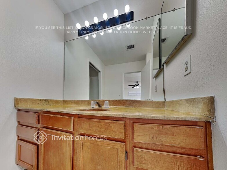 Building Photo - 4231 E Caballero Cir