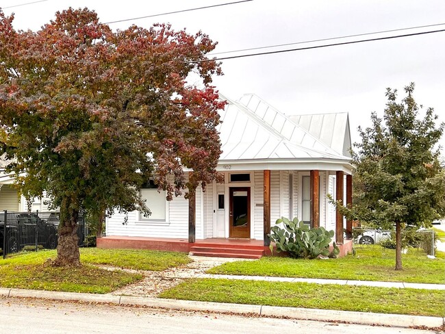 Primary Photo - Dignowity Historic Home with Rustic Charm ...