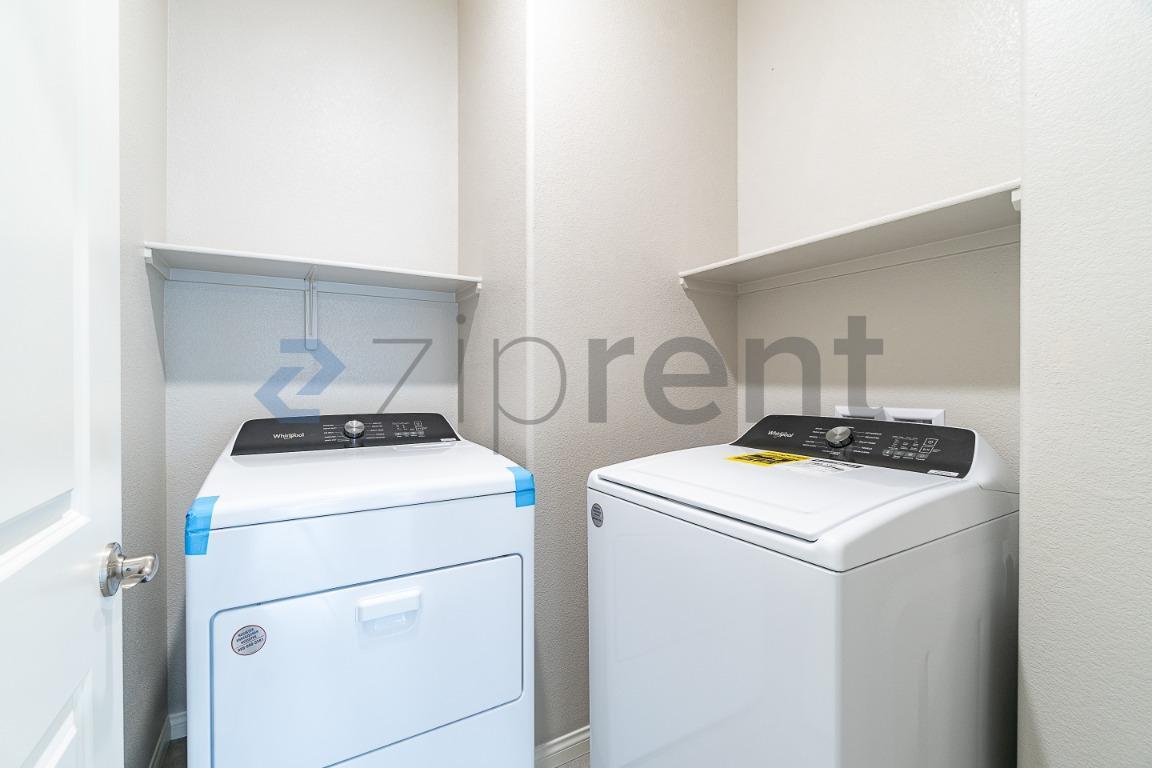 Building Photo - Unit