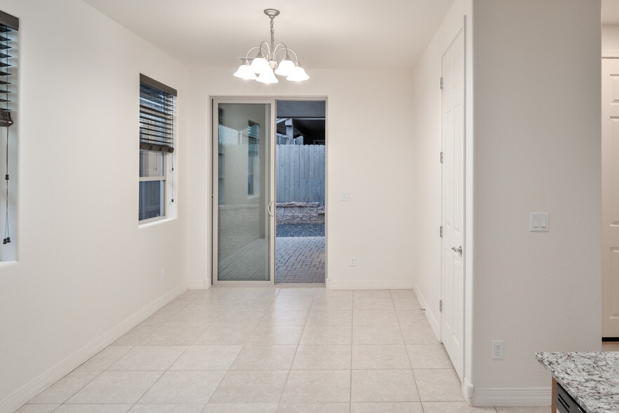Building Photo - 2575 W Pollo Cir