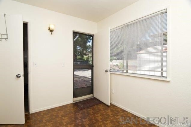 Building Photo - 4524 Royal Oak Dr