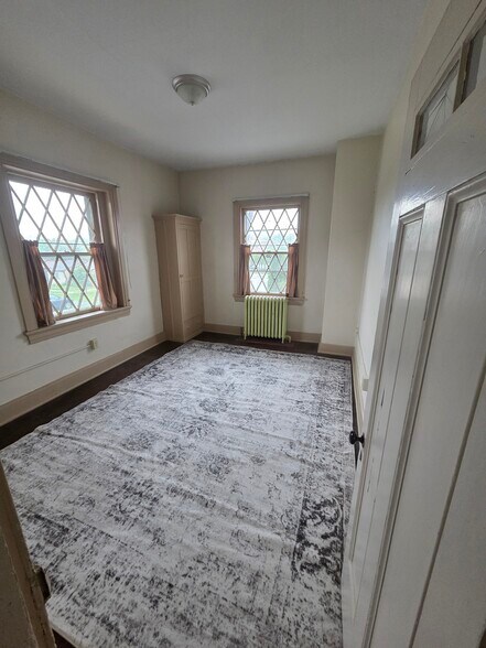 Building Photo - 806 13th St