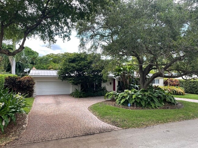 Primary Photo - 3671 N Prospect Dr