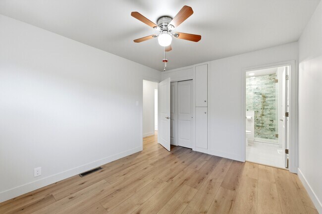 Building Photo - 1153 Buccaneer Dr