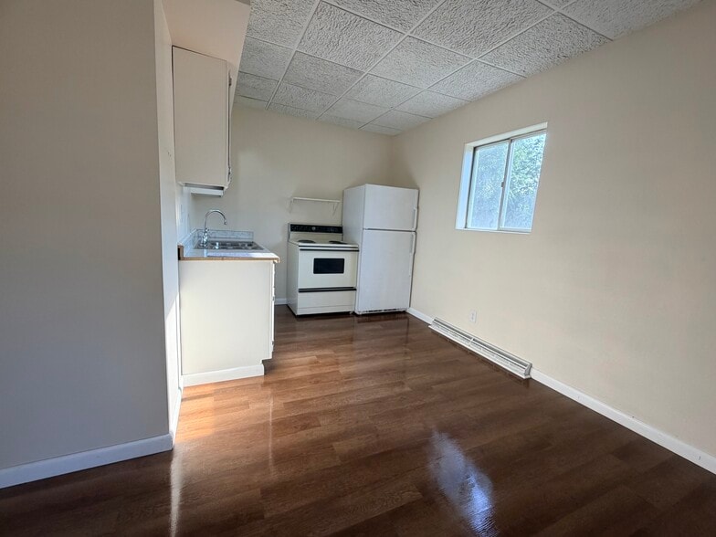 Kitchen - 330 Bessemer Ave