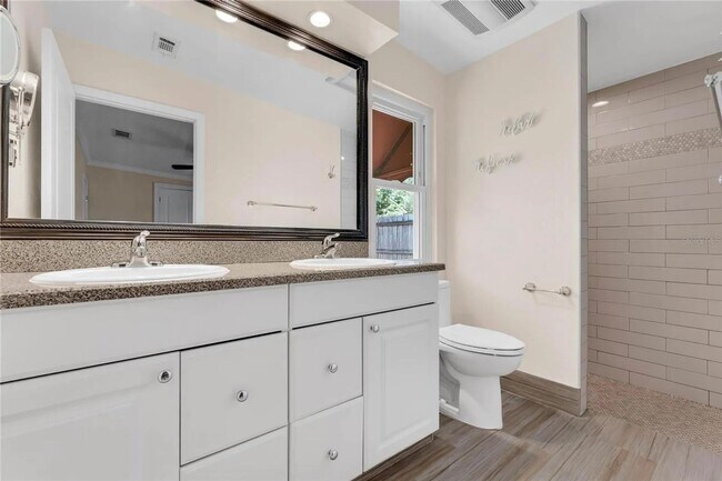 Building Photo - Newly Renovated 3 bedroom 2 bath Winter Pa...