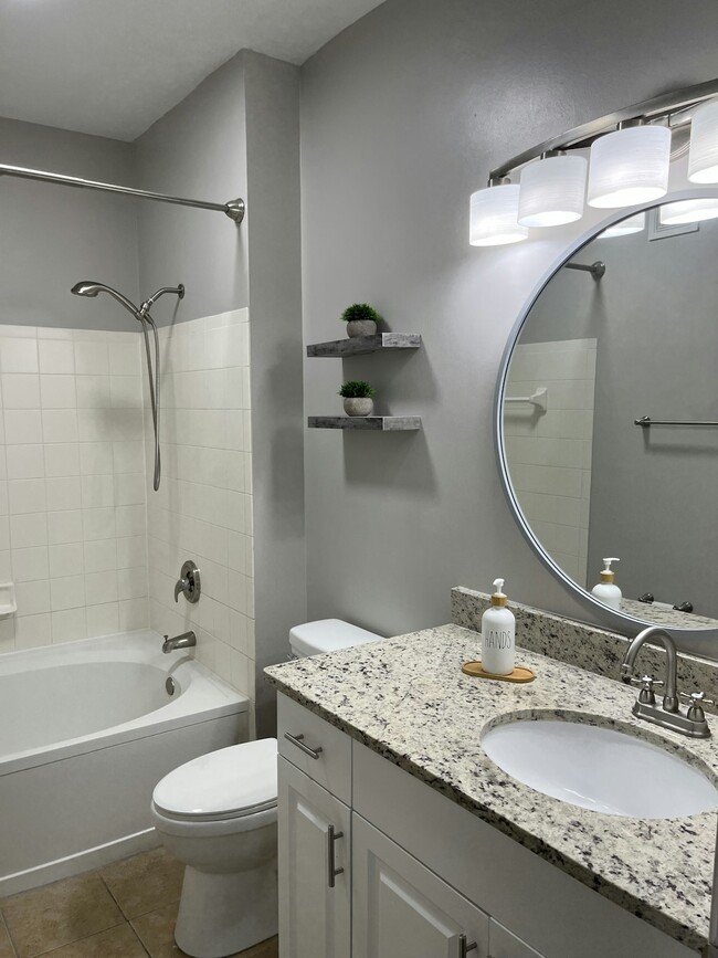 Building Photo - 18036 Villa Creek Dr
