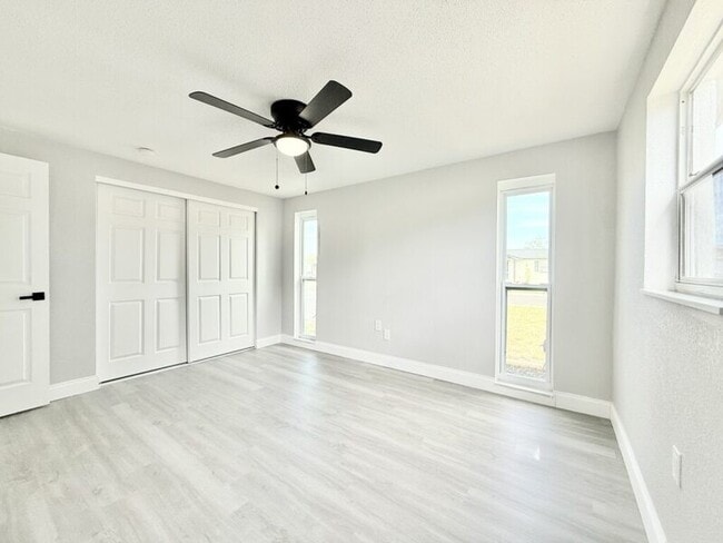 Building Photo - 3250 Coldwell Dr