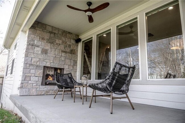 Building Photo - {4620}  Built in 2019 + Primary Bedroom on...