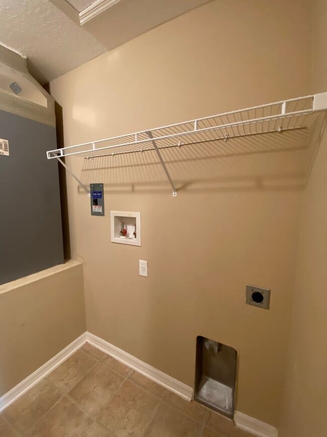 Building Photo - Desirable SW Ocala Neighborhood 3/2/2 **Wo...