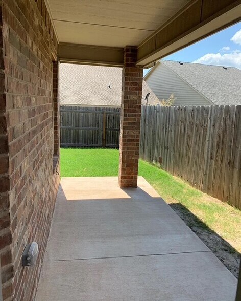 Building Photo - 925 Heather Ln