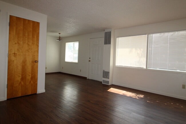 Building Photo - 605 Fulton St