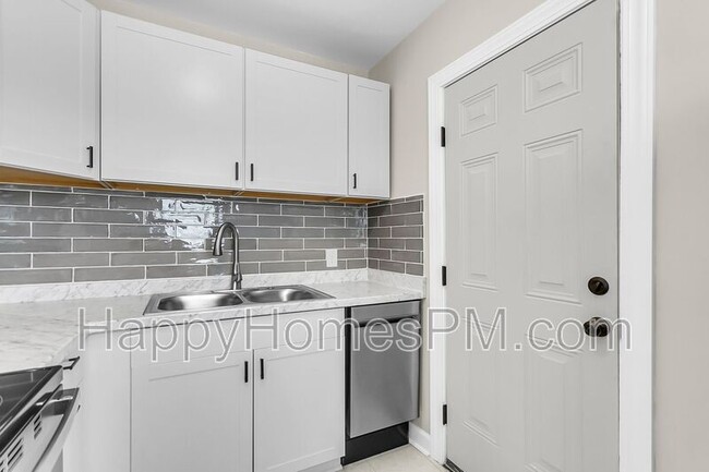 Building Photo - 2308 Aintree Ave