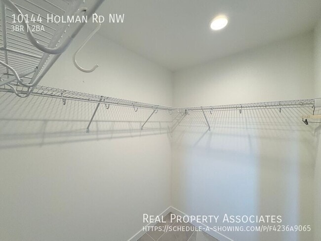 Building Photo - 10144 Holman Rd NW