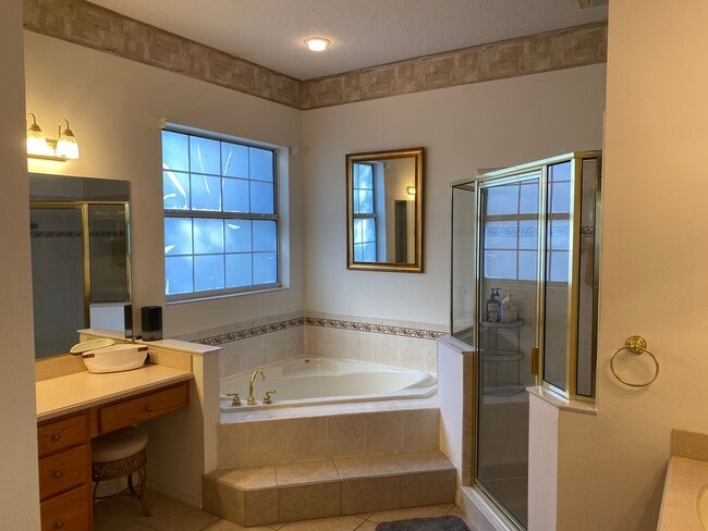 Building Photo - NOTE:  This property IS ONLY AVAILABLE UNTIL APRIL 2026 at this time, not 2027. Beautiful Short T...