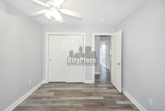 Building Photo - 4440 Valley Trace Dr