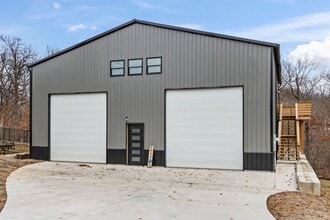Building Photo - 2 Bedroom Shouse in Osage Beach