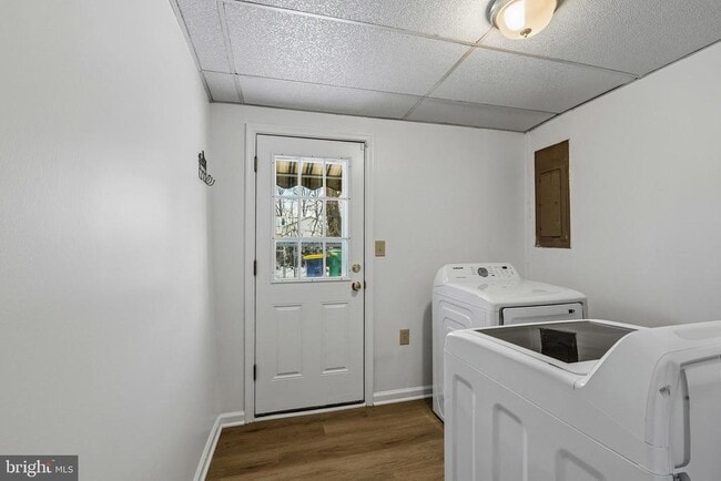 Building Photo - 614 Clark St