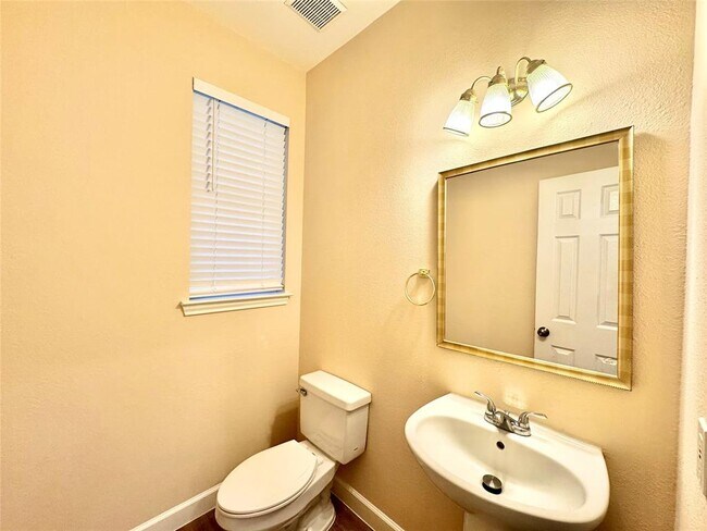 Building Photo - 1818 Maidenhair Ln