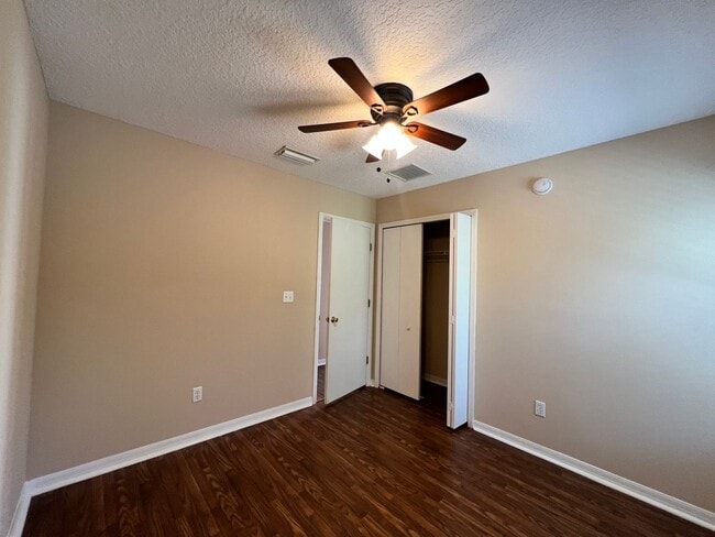 Building Photo - **COMING SOON** - 3/2 Townhome in Riversid...