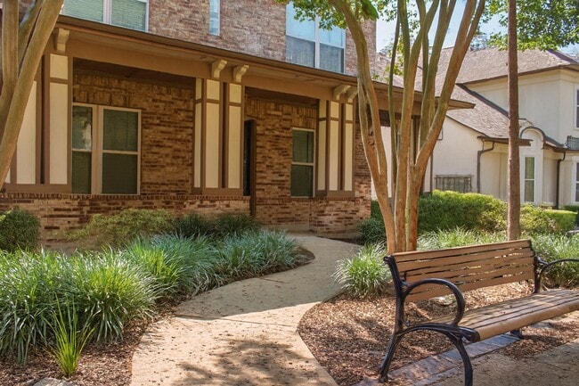 Building Photo - 907 Arden Oaks Dr