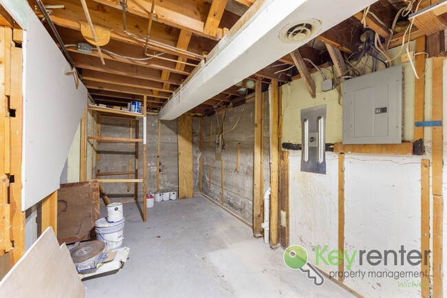 Building Photo - Inviting 3-Bedroom Home with Updated Kitchen & Fenced Backyard – Derby, KS