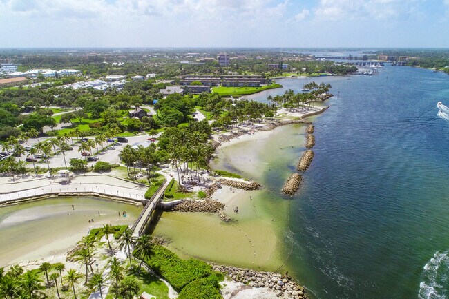 Building Photo - 755 Saturn St