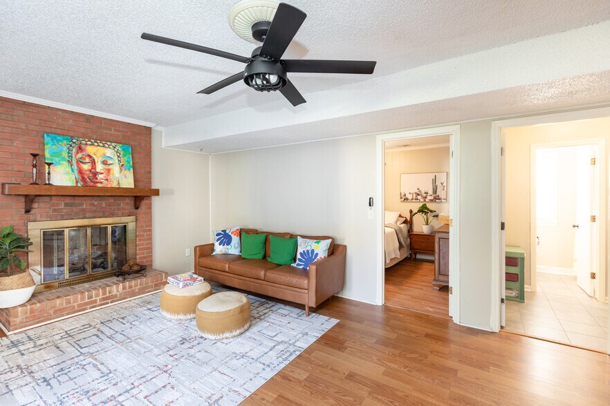 Building Photo - 6012 Old Coach Rd