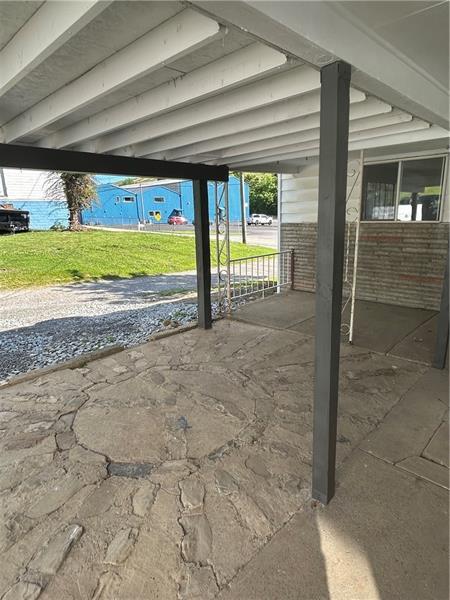 Building Photo - 745 Manifold Rd