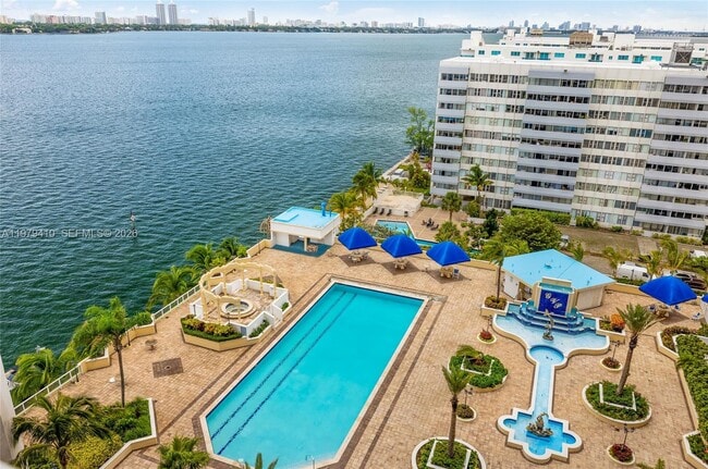 Building Photo - 7601 E Treasure Dr