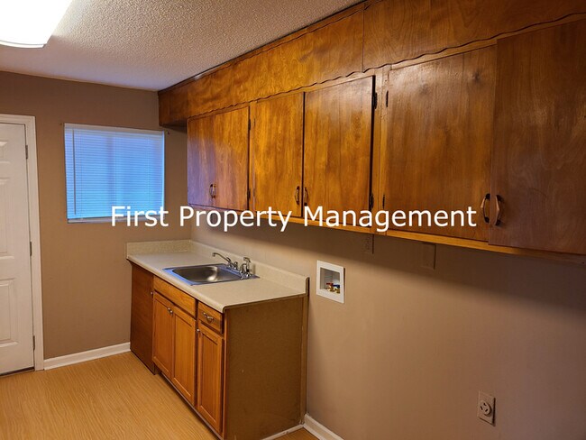 Building Photo - 2-bedroom Duplex