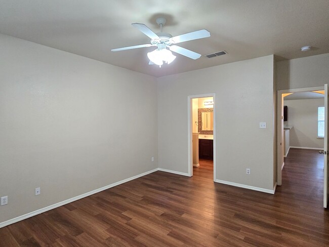 Building Photo - 8205 3 Bars Dr