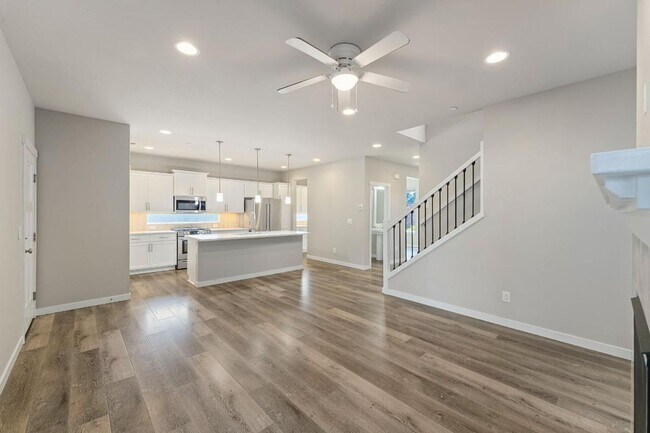 Building Photo - Beautiful Puyallup Corner Lot Home with Office, A/C, Formal Dining & Bonus Loft!