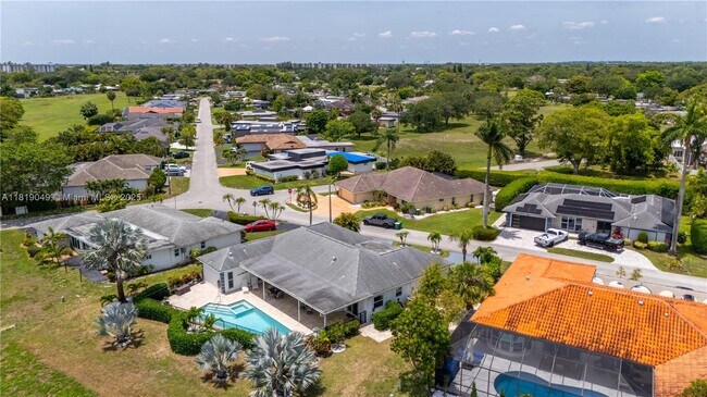 Building Photo - 4902 N Travelers Palm Ln