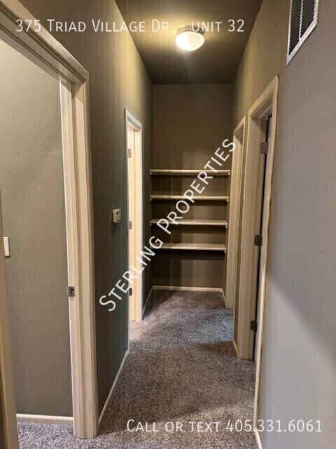 Building Photo - 375 Triad Village Dr