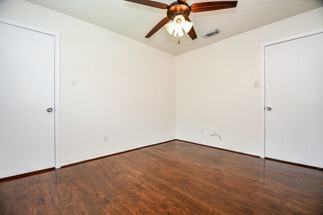 Building Photo - 16823 Cobble Ridge Dr