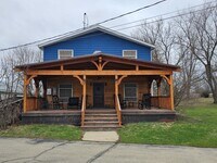 Building Photo - 724 Petite Lake Rd