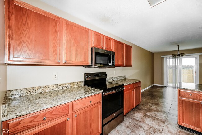 Building Photo - 2525 Grand Fir Dr