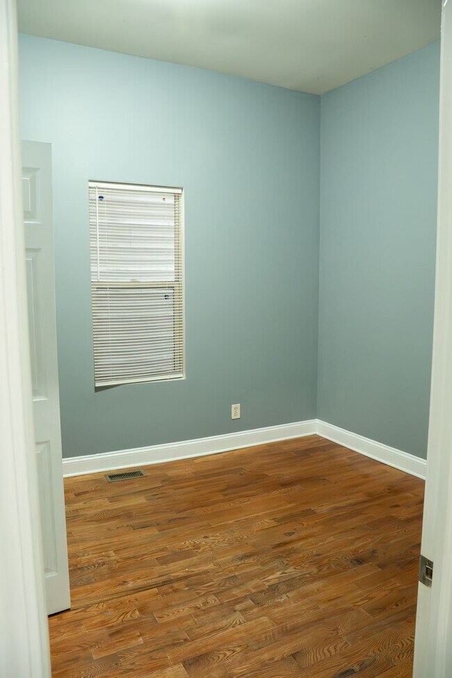 Building Photo - 6819 S Evans Ave