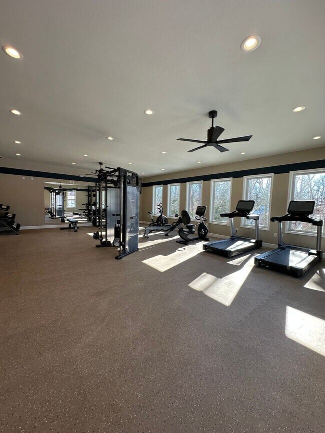 Building Photo - 1121-MF4-E